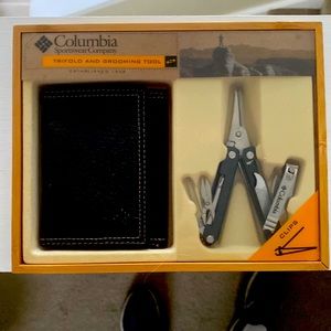 Columbia trifold wallet and grooming tool